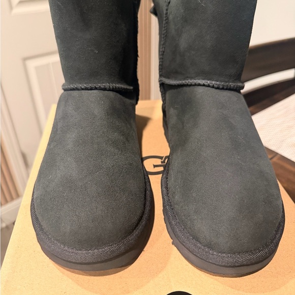 UGG Womens Mini Bailey Bow Black Size 7 Brand New NEVER WORN IN ORIGINAL BOX - Picture 2 of 9